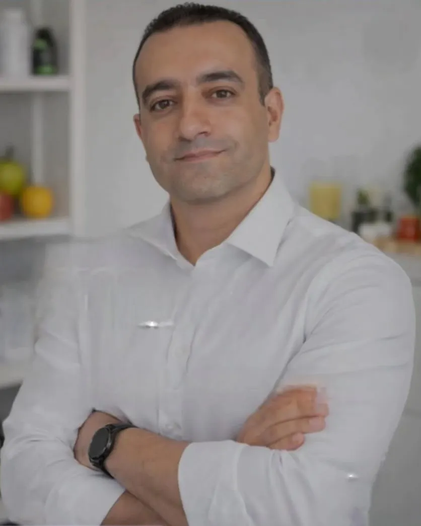Marco Florenço, nutricionista, de braços cruzados